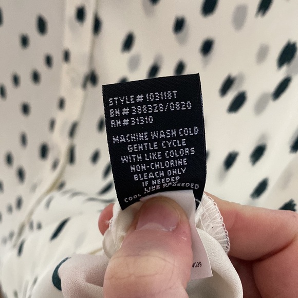 White 3/4th sleeve top with pattern - Picture 6 of 6